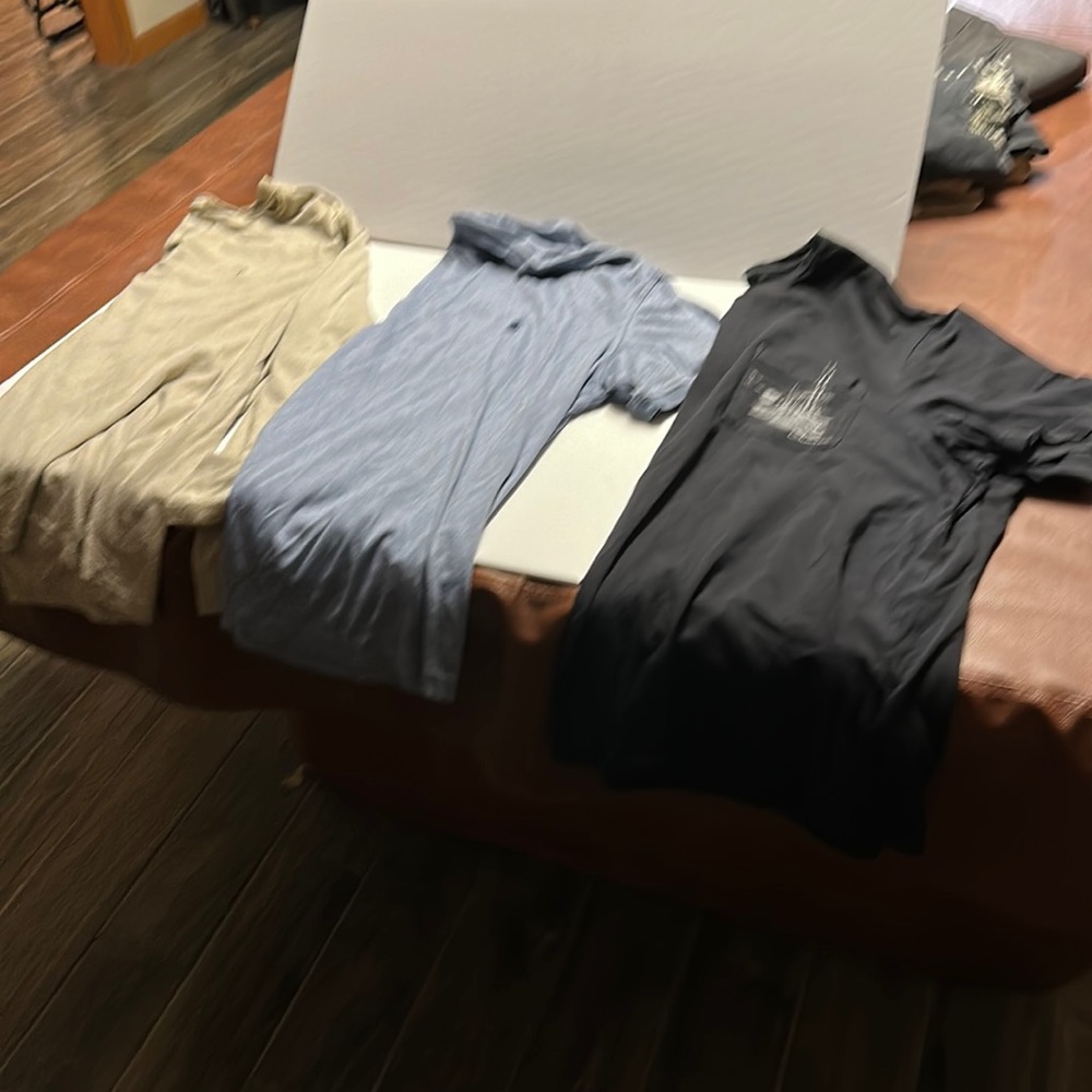 Set of 3 Men’s XL Shirts ( long sleeve Lions Crest) Hart Schaffer Marx, Cremieux